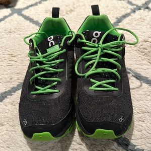 Black and lime women’s ON shoe 8.5wide